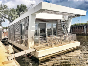 Schwimmendes Ferienhaus Heimathafen